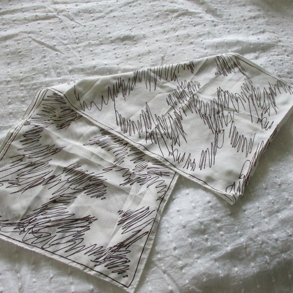 1960s MCM white & chocolate Vera Neumann scarf - Picture 8 of 8